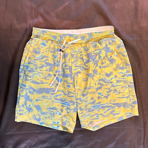 Lulu lemon Mens Shorts - Picture 5 of 5